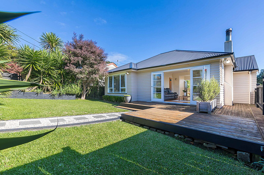 36 Fairmount Road, Titirangi