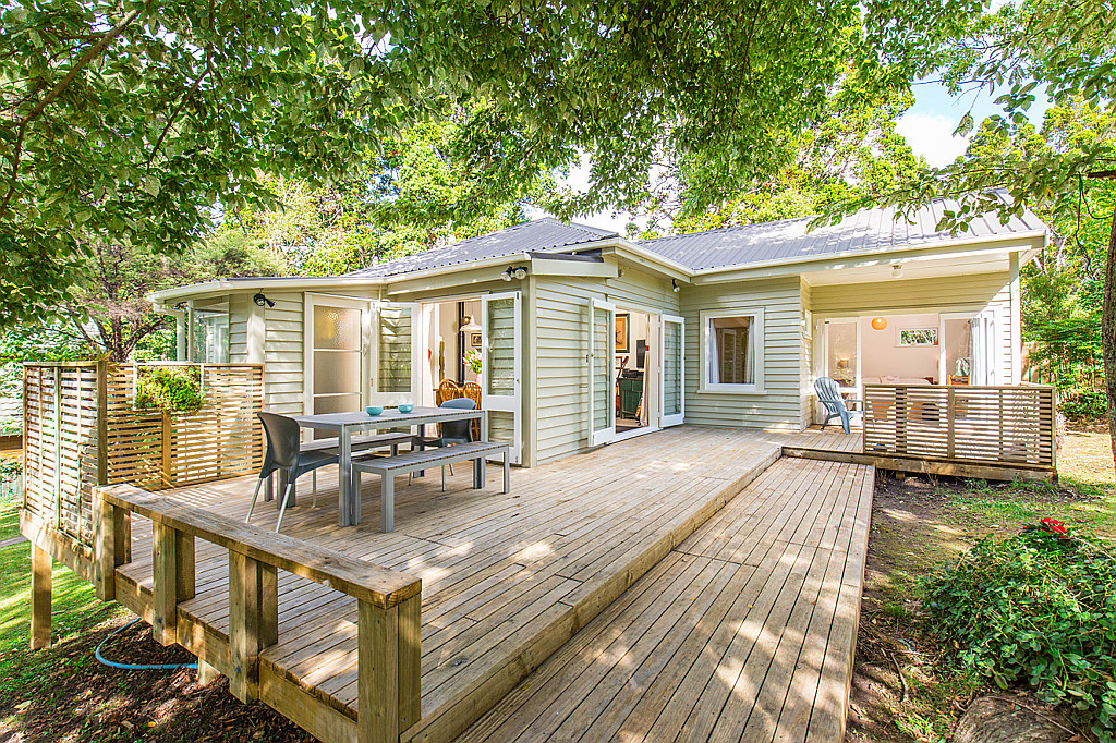 98 Konini Road, Titirangi - Photo 2