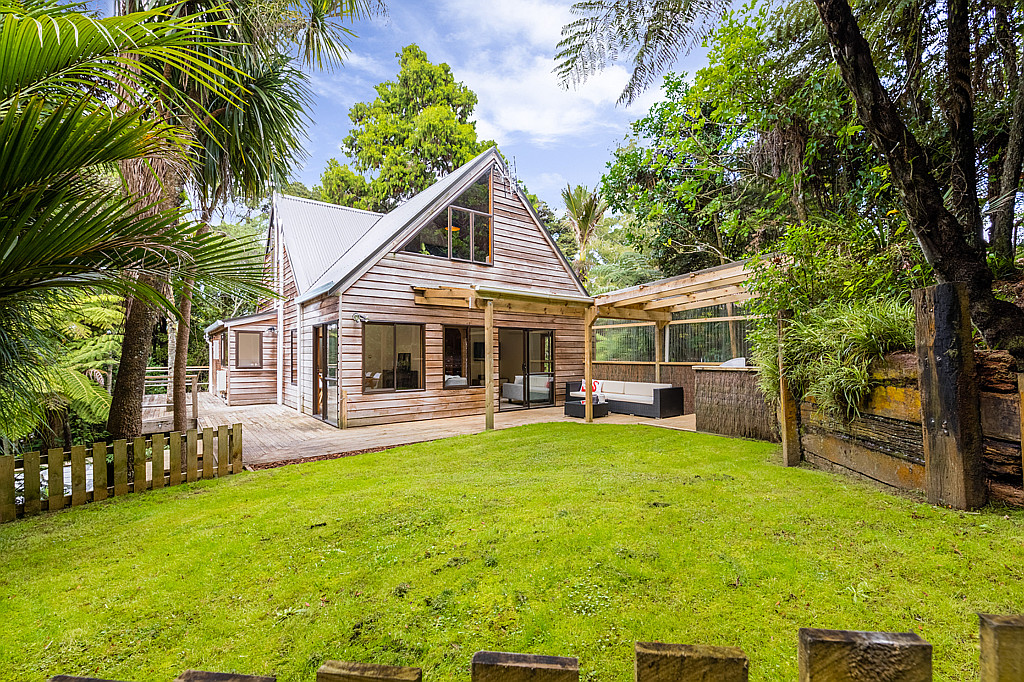 20 York Road, Titirangi