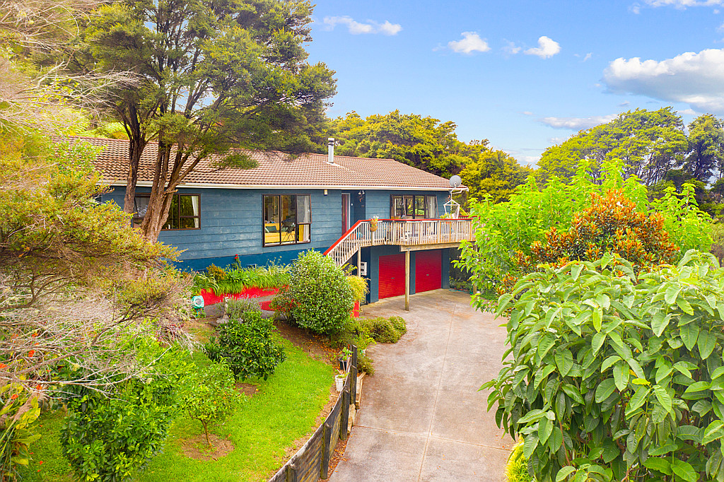 38 Rauhuia Crescent, Parau