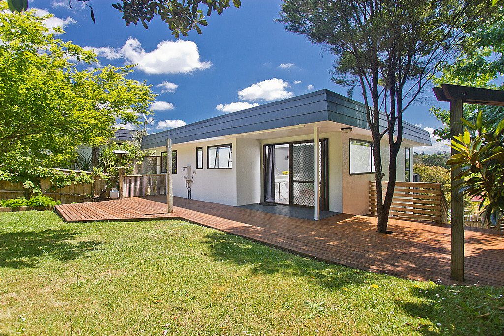 2 Onedin Place, Titirangi