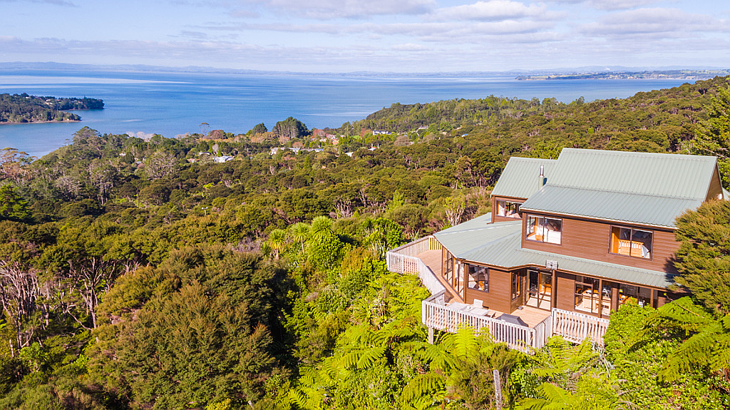 627 Huia Road, Parau