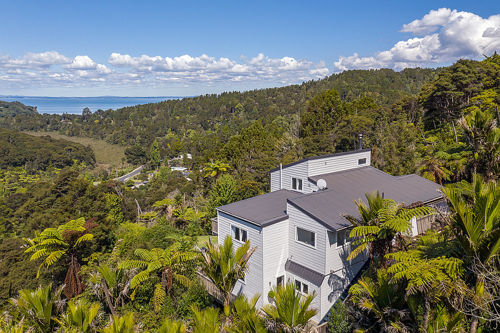 24 Deirdre Place, Titirangi - Photo 2
