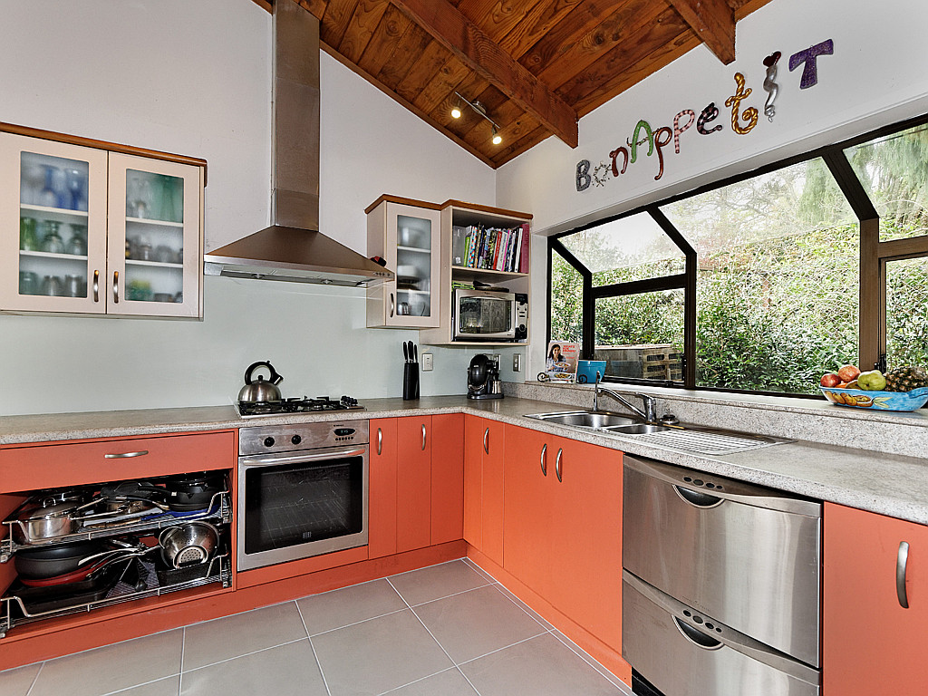 1 South Lynn Road, Titirangi - Photo 2