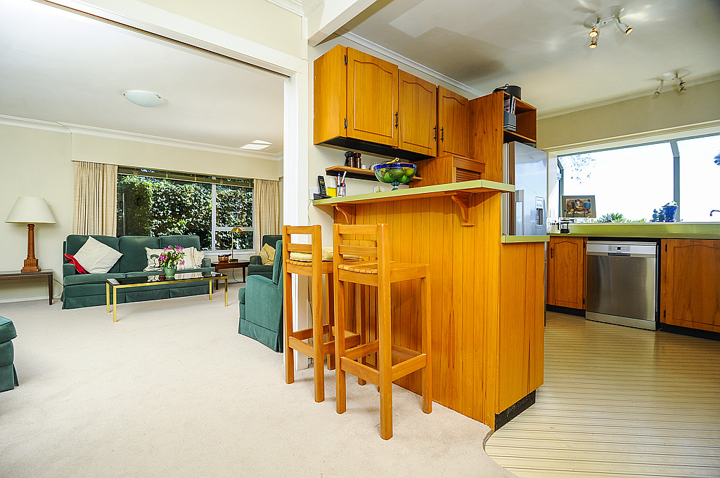832 West Coast Road, Waiatarua - Photo 4