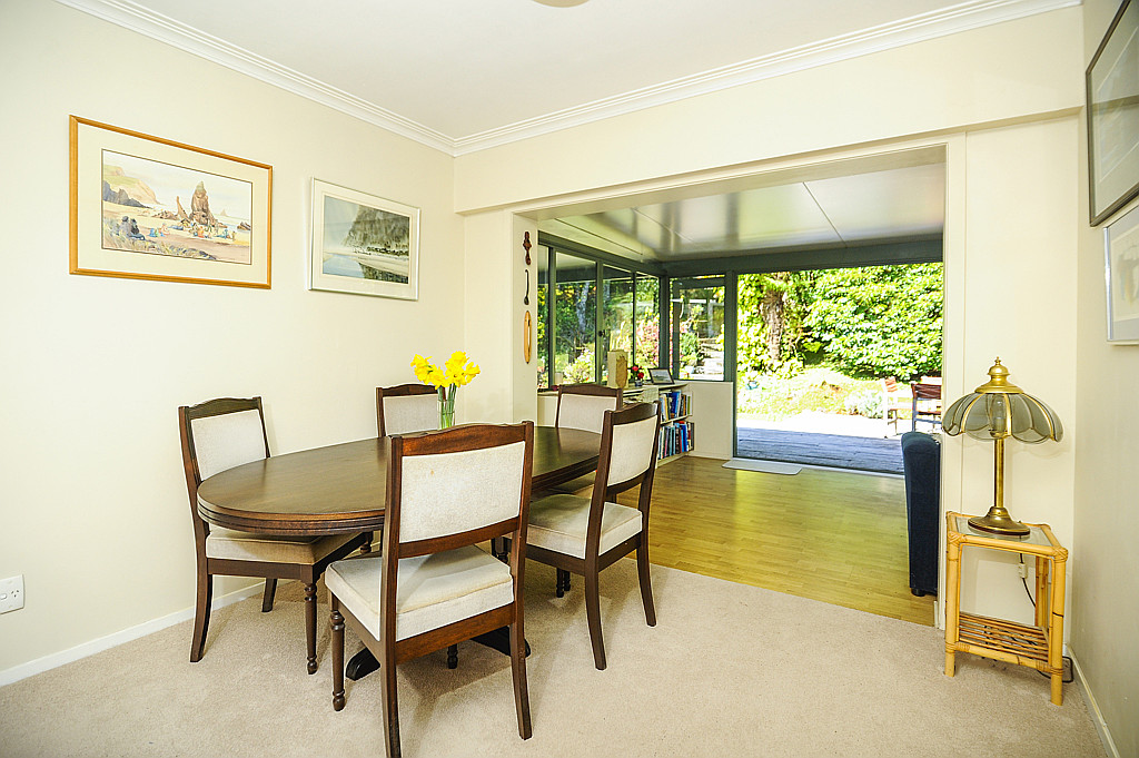 832 West Coast Road, Waiatarua - Photo 6