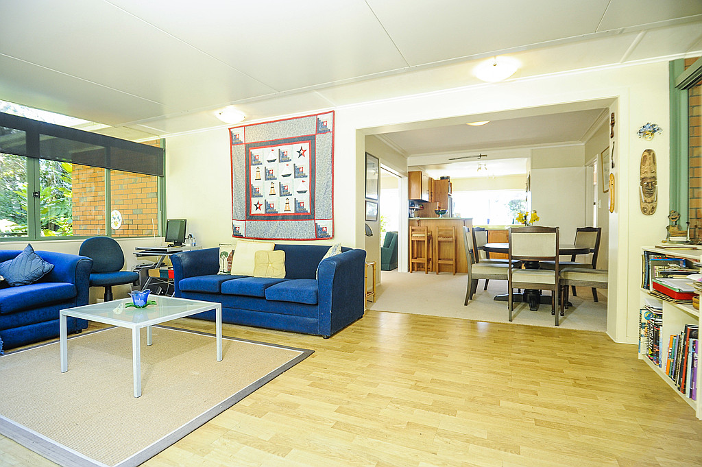 832 West Coast Road, Waiatarua - Photo 7