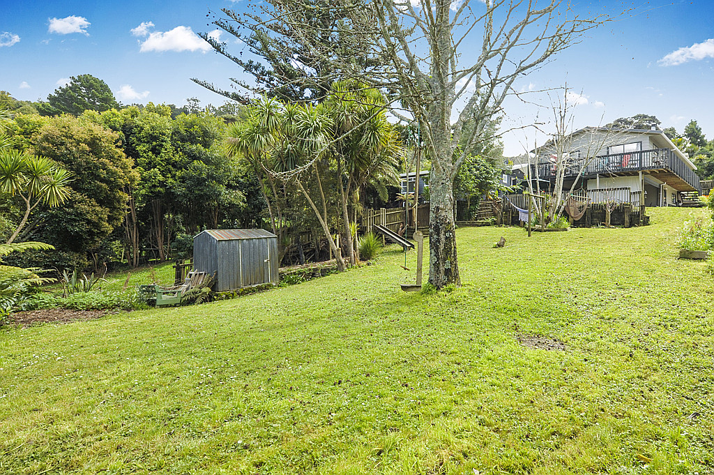 138 Woodlands Park Road, Titirangi - Photo 3