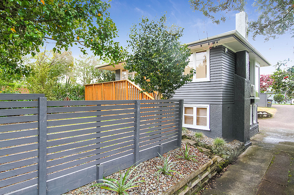 10 Stottholm Road, Titirangi - Photo 3