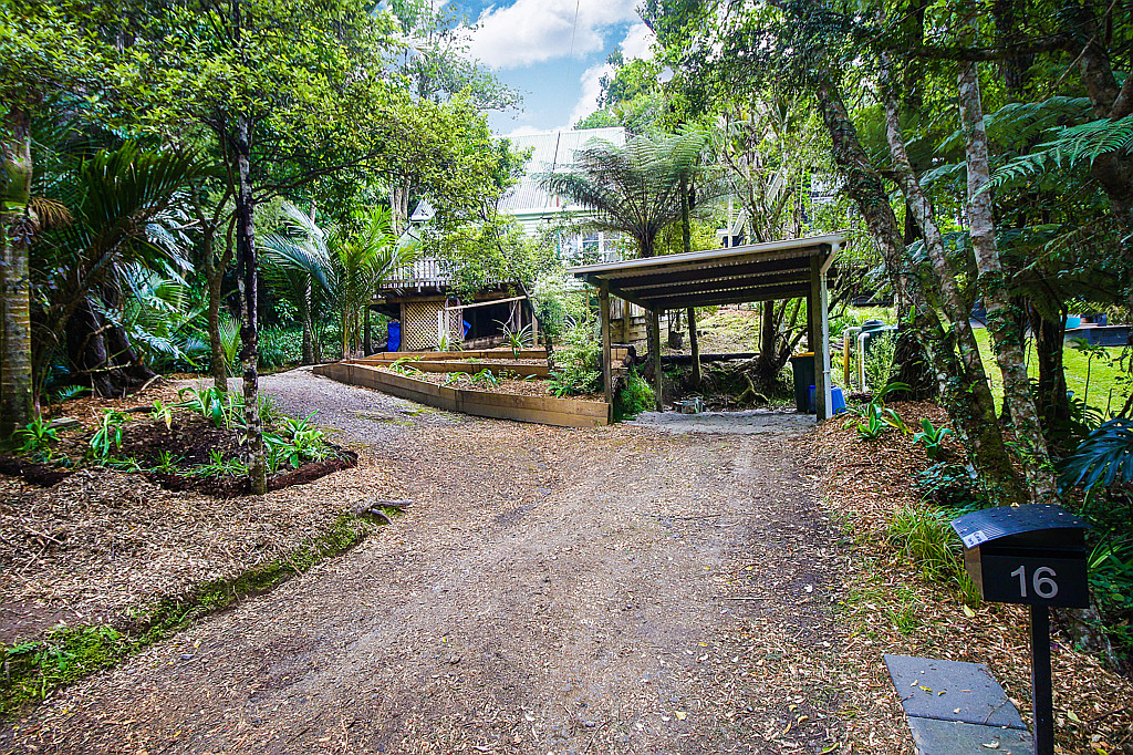16 Mahoe Road, Titirangi - Photo 4