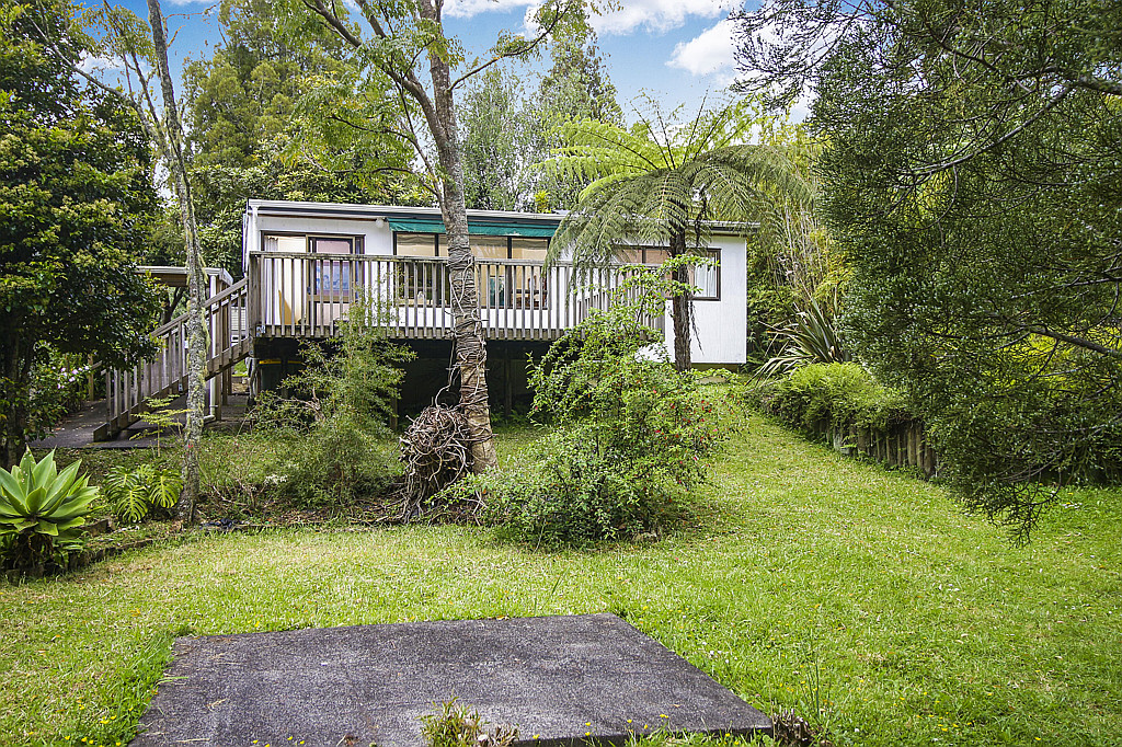 29 Rimutaka Place, Titirangi - Photo 2