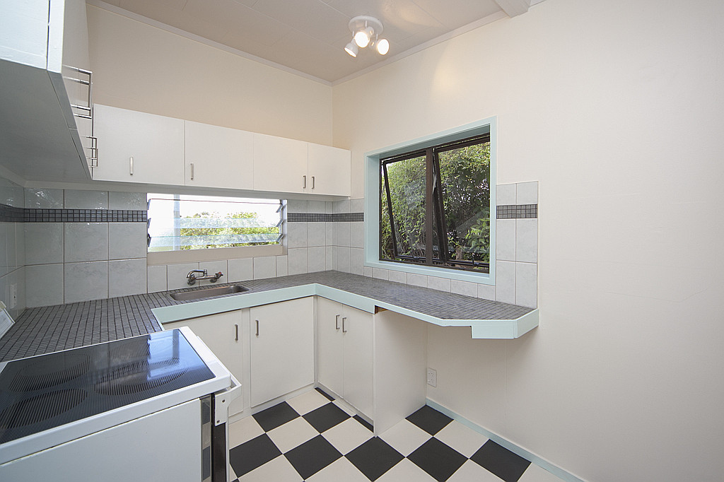 15 Kauri Point Road, Laingholm - Photo 5