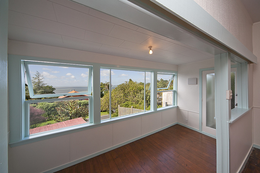 15 Kauri Point Road, Laingholm - Photo 4