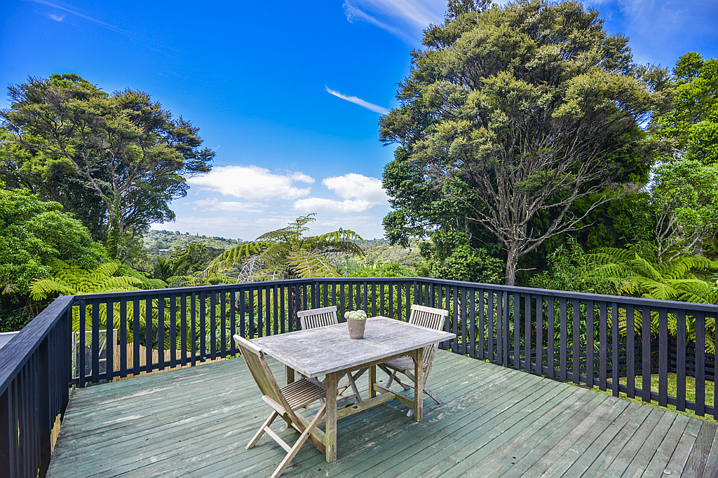 22 Rimutaka Place, Titirangi - Photo 2