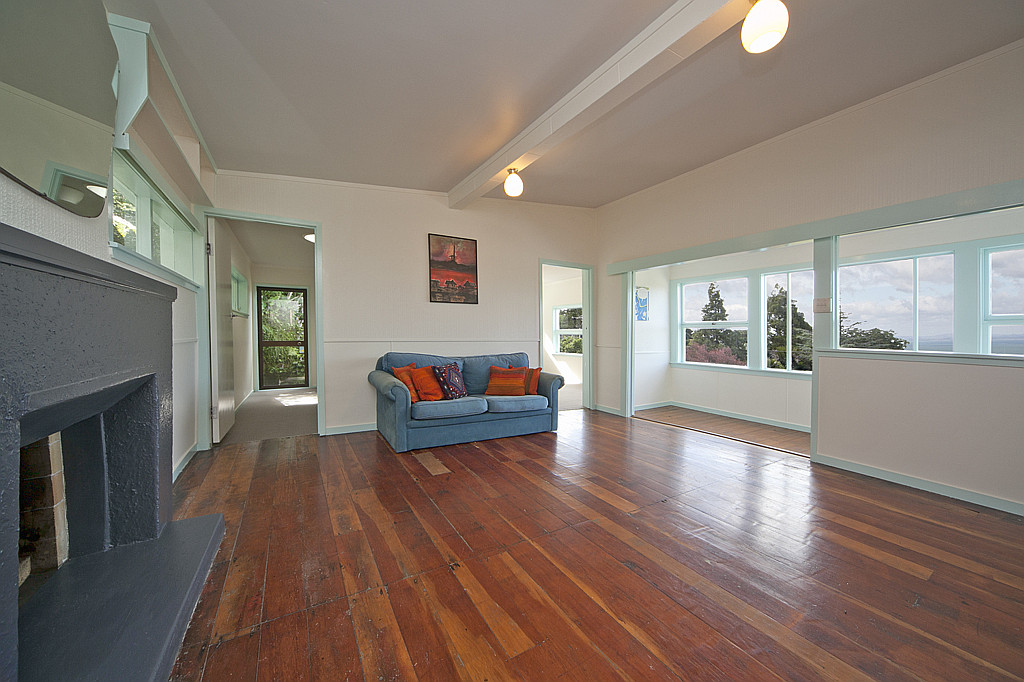 15 Kauri Point Road, Laingholm - Photo 2