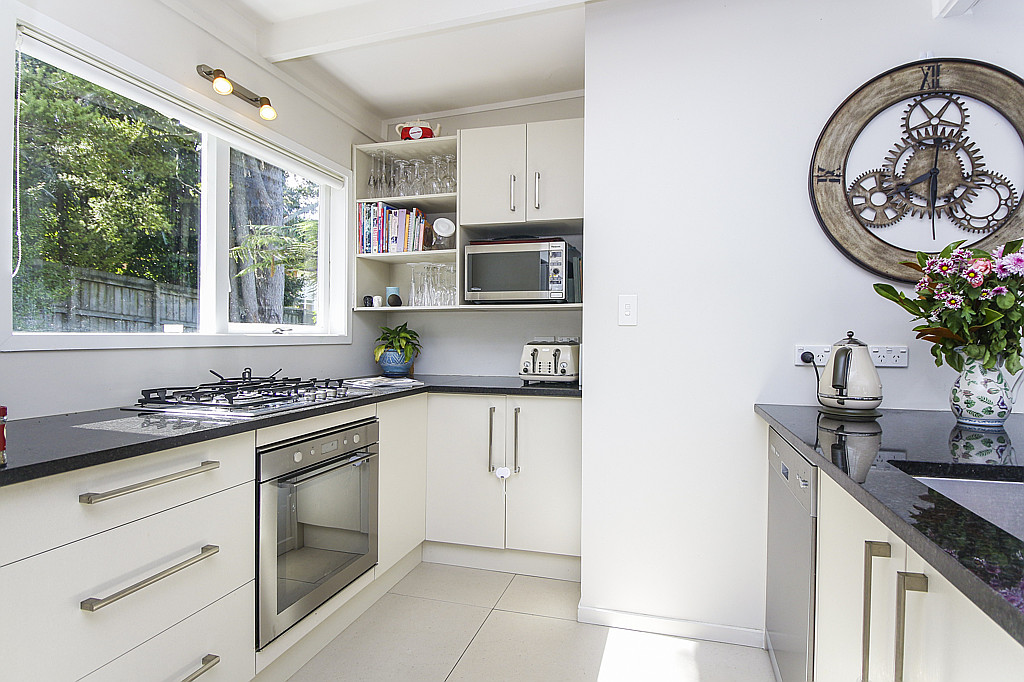 28 Derwent Crescent, Titirangi - Photo 6