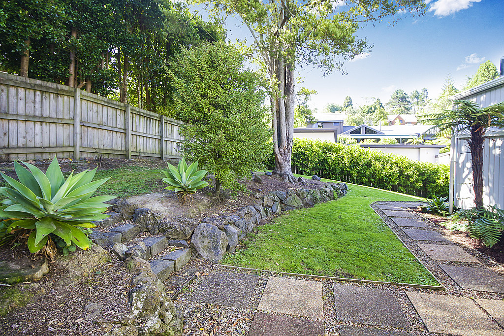 28 Derwent Crescent, Titirangi - Photo 3