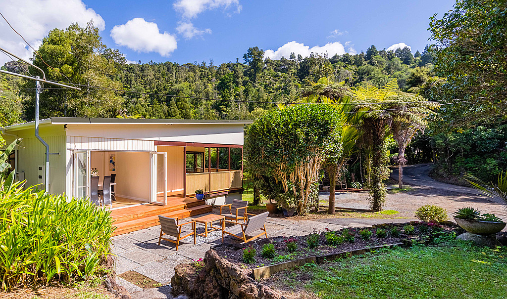 69 Waima Crescent, Titirangi - Photo 2