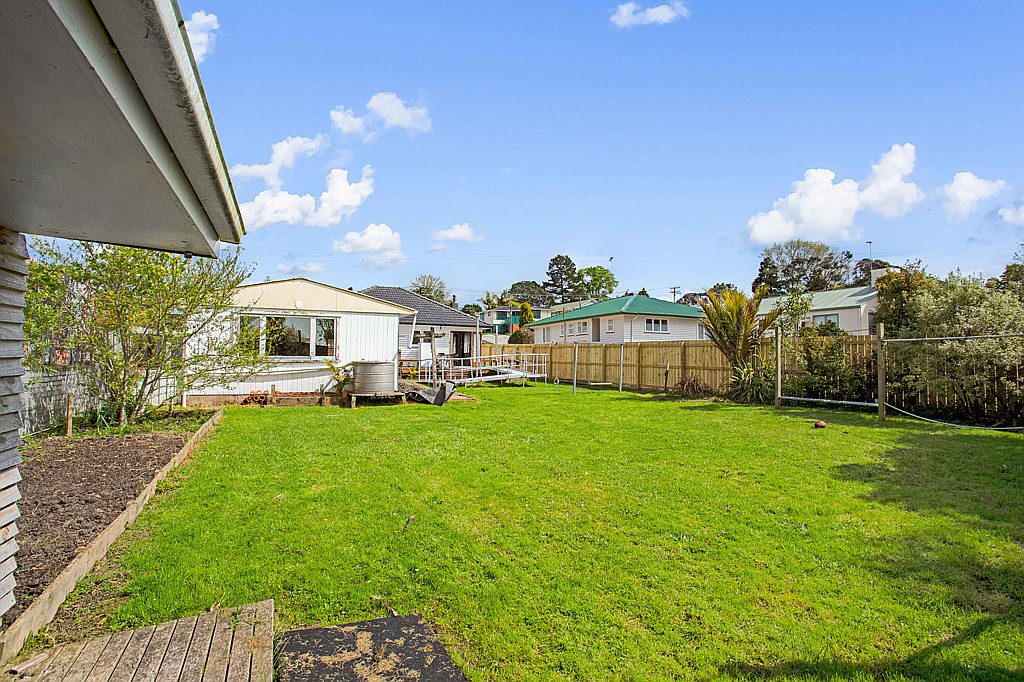 55 Beaubank Road, Kelston - Photo 3