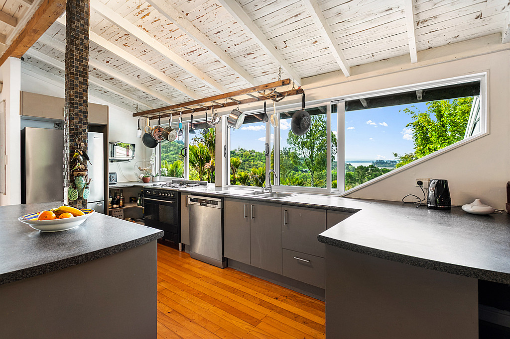 100 Huia Road, Titirangi - Photo 2
