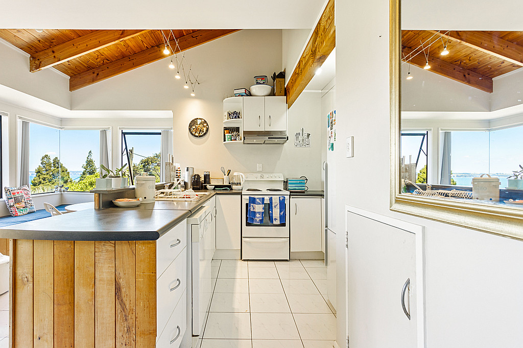 7 Kauri Point Road, Laingholm - Photo 5