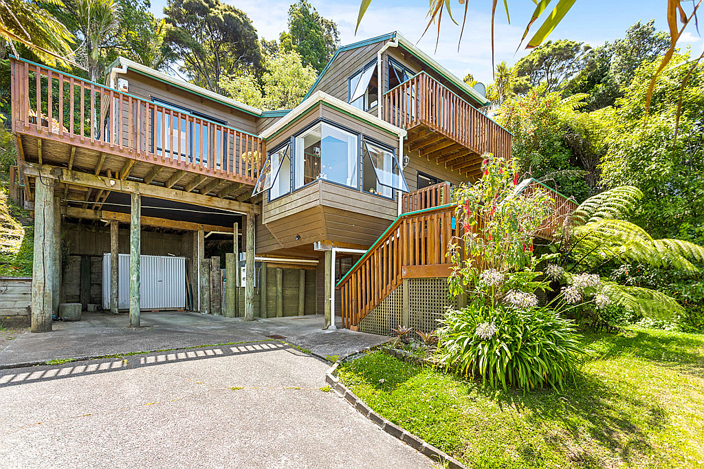 7 Kauri Point Road, Laingholm - Photo 2
