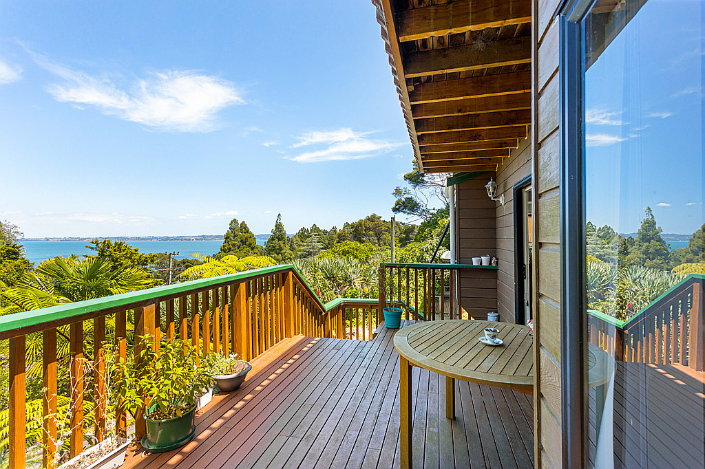 7 Kauri Point Road, Laingholm - Photo 3