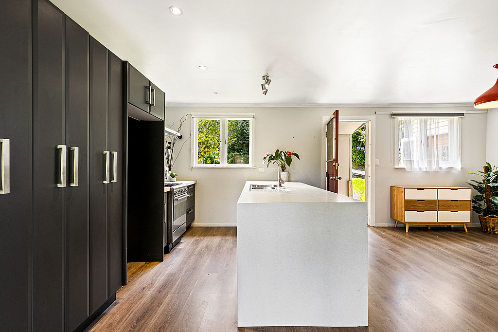9 Victory Road, Laingholm - Photo 4