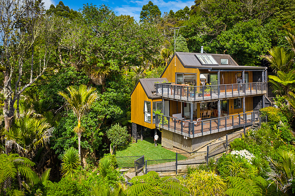 52 Kauri Point Road, Laingholm - Photo 2
