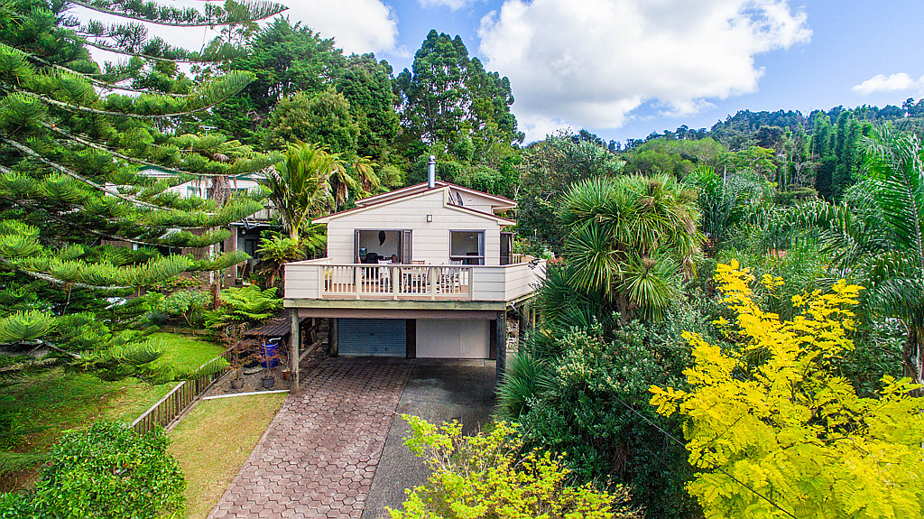 221 Woodlands Park Road, Titirangi - Photo 2