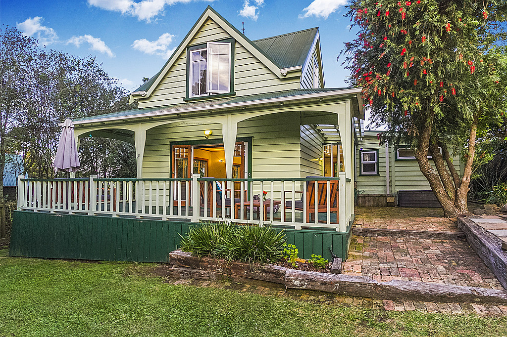 9 South Lynn Road, Titirangi - Photo 2
