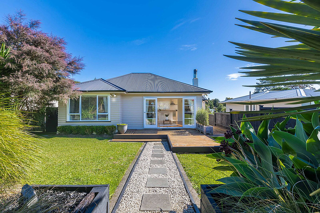 36 Fairmount Road, Titirangi - Photo 2