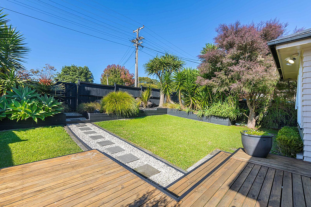 36 Fairmount Road, Titirangi - Photo 3
