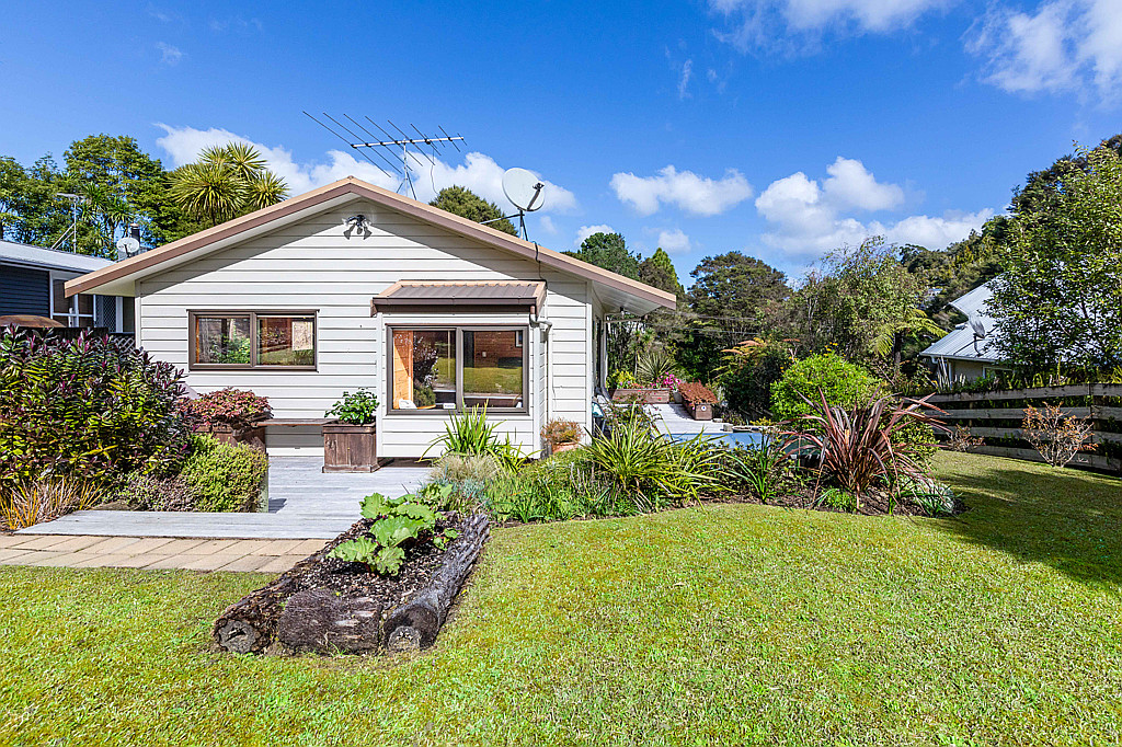 143 Woodlands Park Road, Titirangi - Photo 2