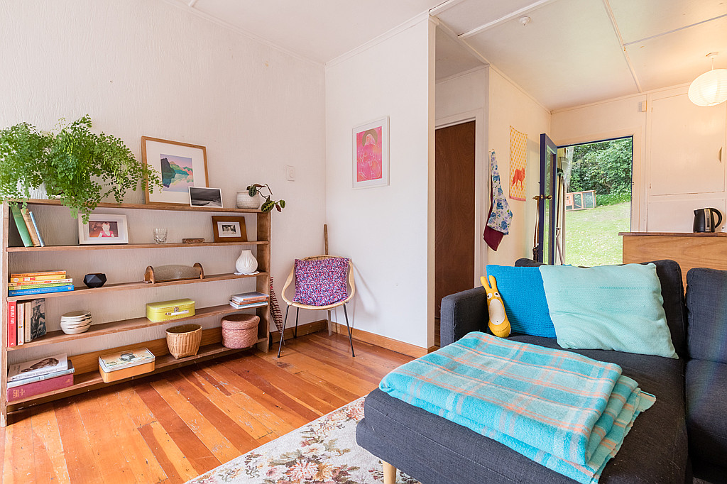 187 Victory Road, Laingholm - Photo 2