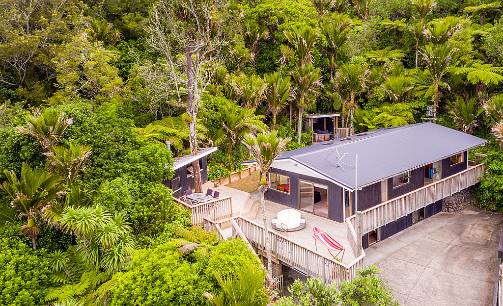 179 Woodlands Park Road, Titirangi - Photo 2