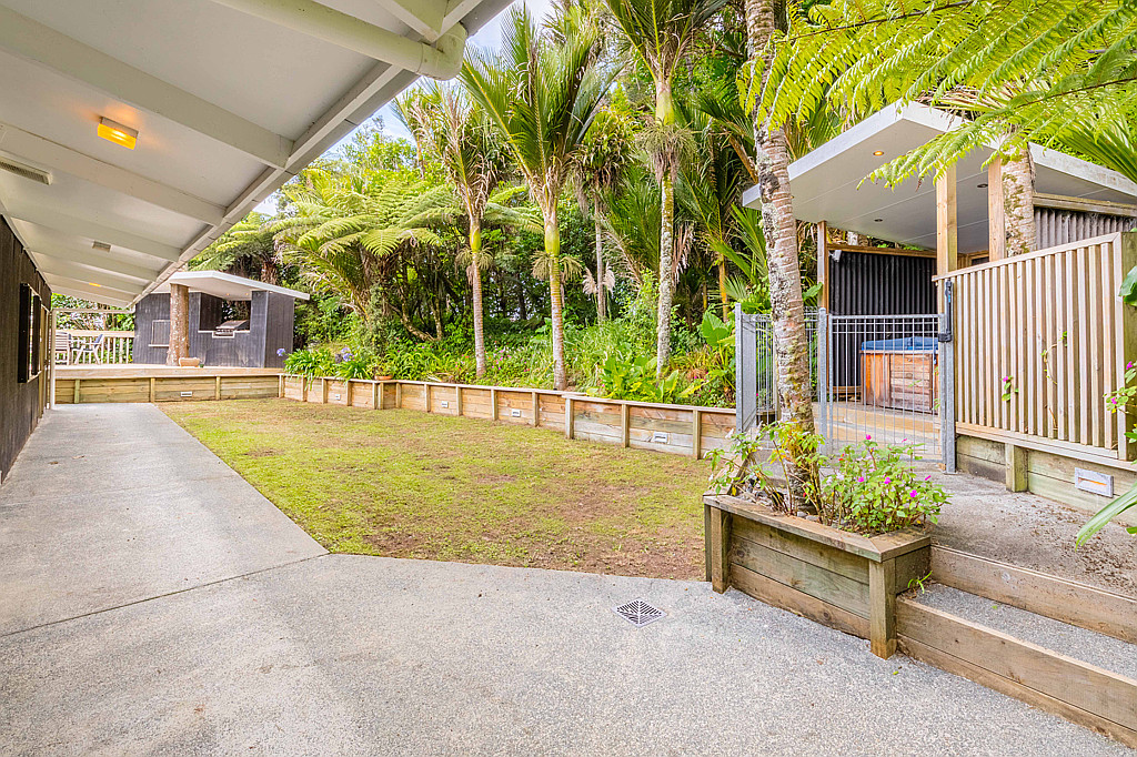 179 Woodlands Park Road, Titirangi - Photo 3