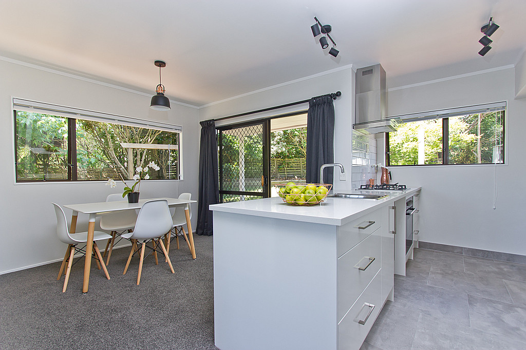 2 Onedin Place, Titirangi - Photo 6