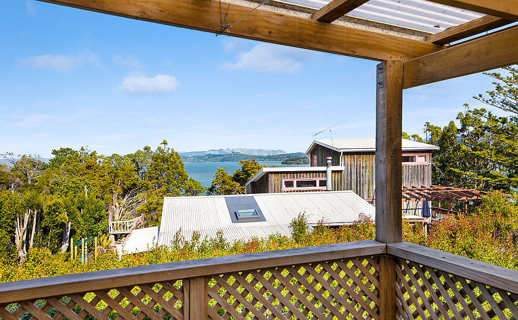 89 Kauri Point Road, Laingholm - Photo 2