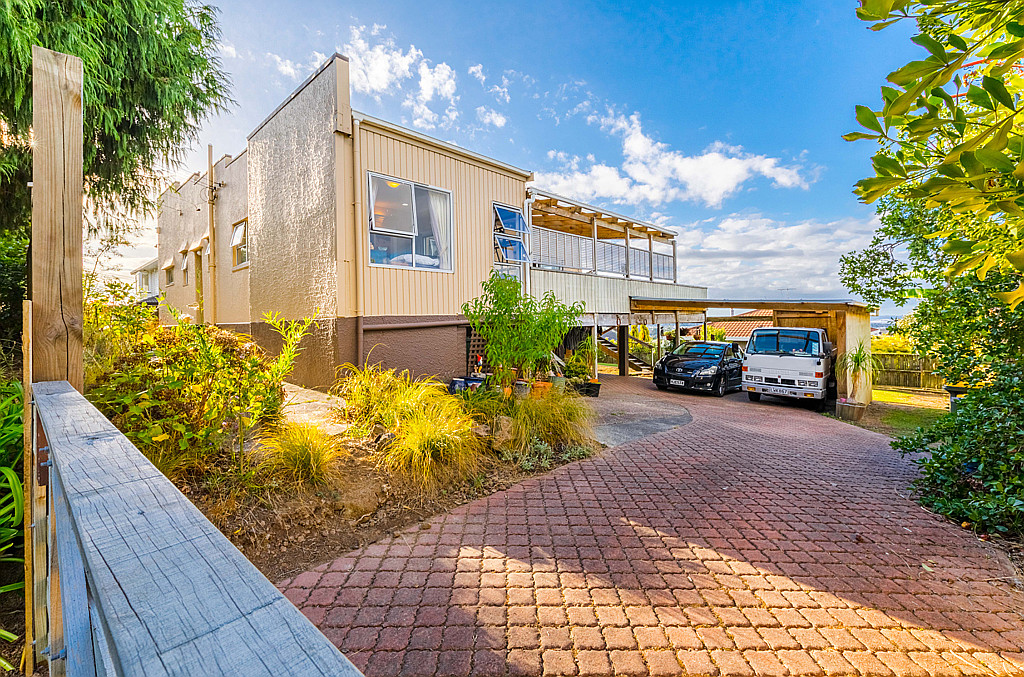 2 Roland Hill, Glen Eden - Photo 7
