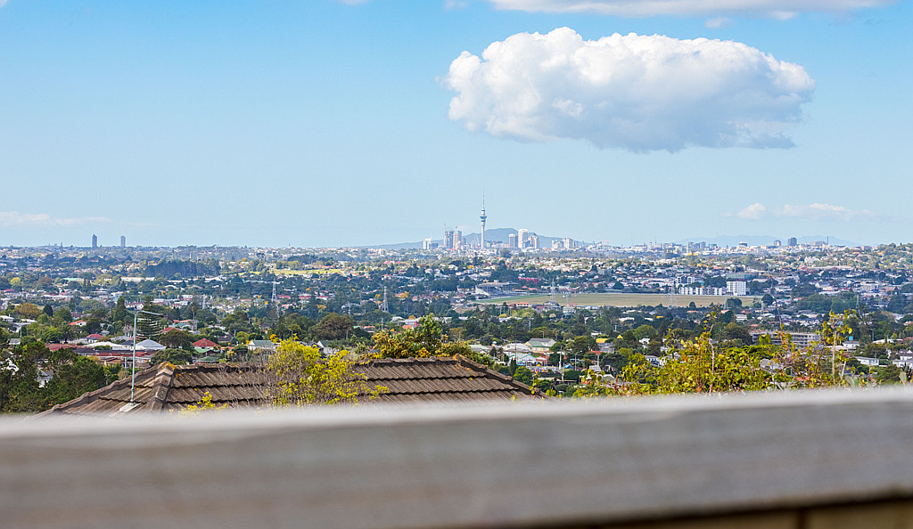 2 Roland Hill, Glen Eden - Photo 5