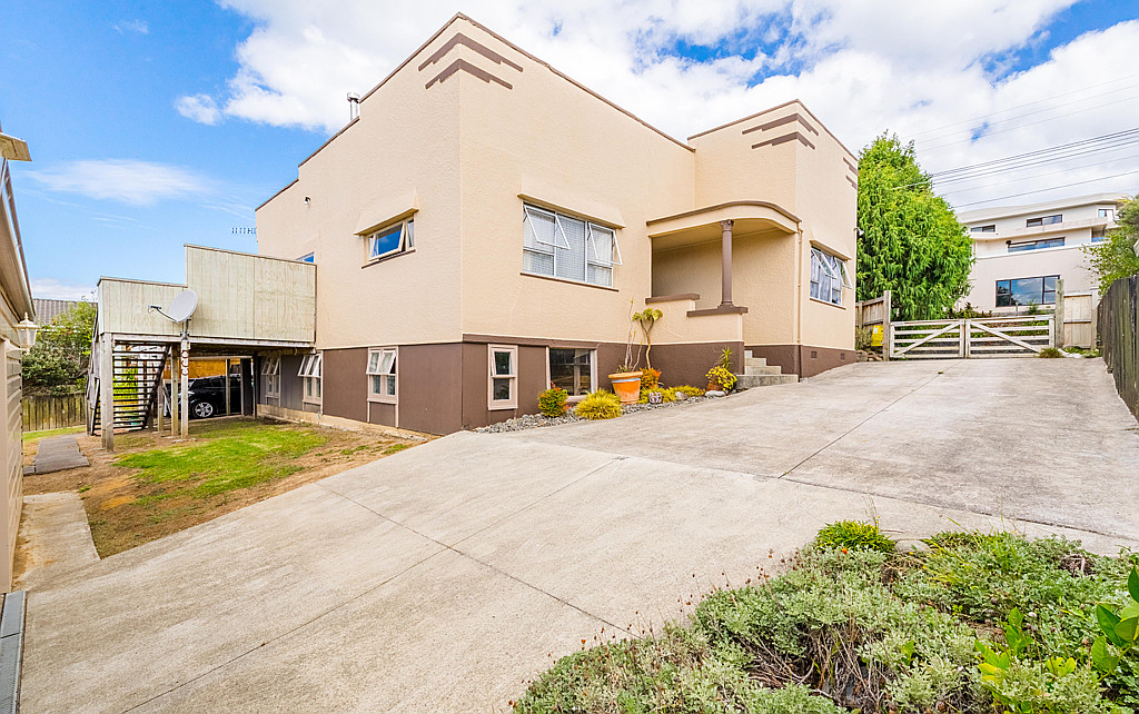 2 Roland Hill, Glen Eden - Photo 3
