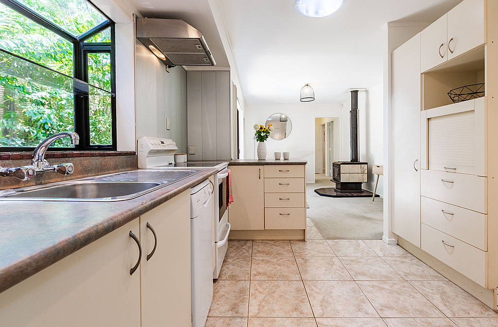 184 Godley Road, Titirangi - Photo 3