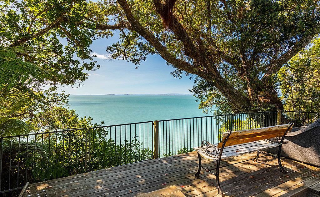 84 Kauri Point Road, Laingholm - Photo 2