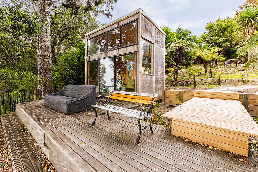 84 Kauri Point Road, Laingholm - Photo 3