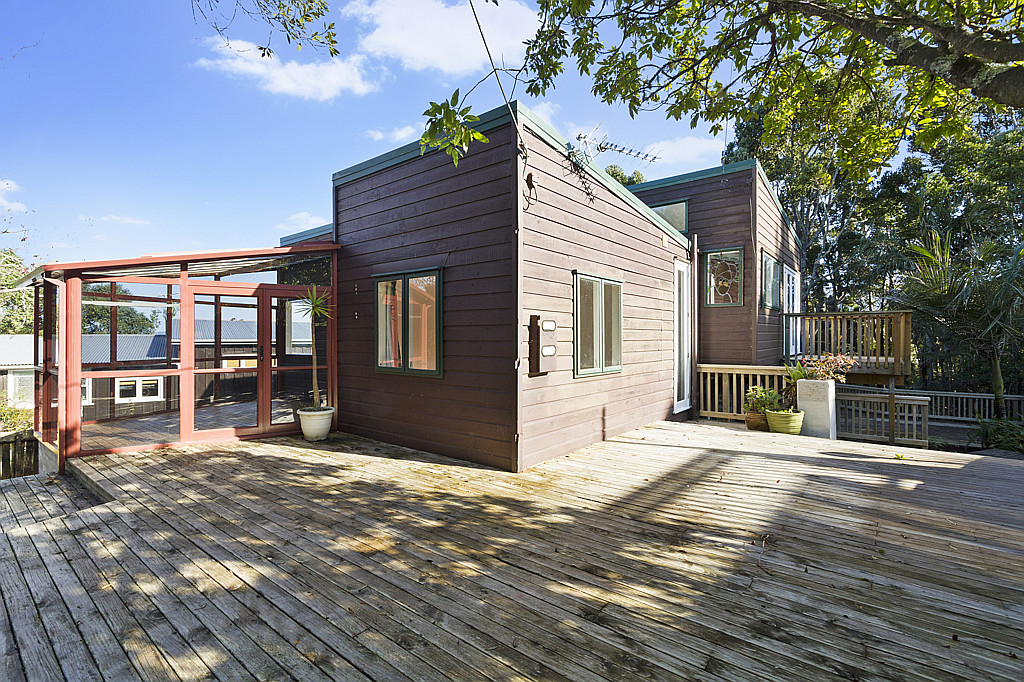 87 Kauri Point Road, Laingholm - Photo 2