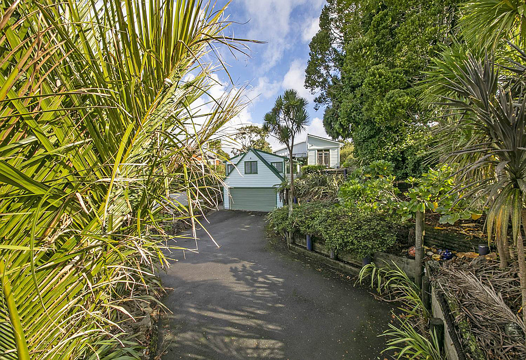 87 Victory Road, Laingholm - Photo 2