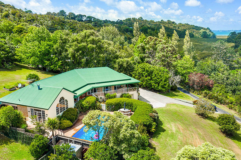 26 Landing Road, Titirangi - Photo 2