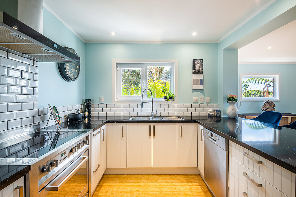 24 Deirdre Place, Titirangi - Photo 6