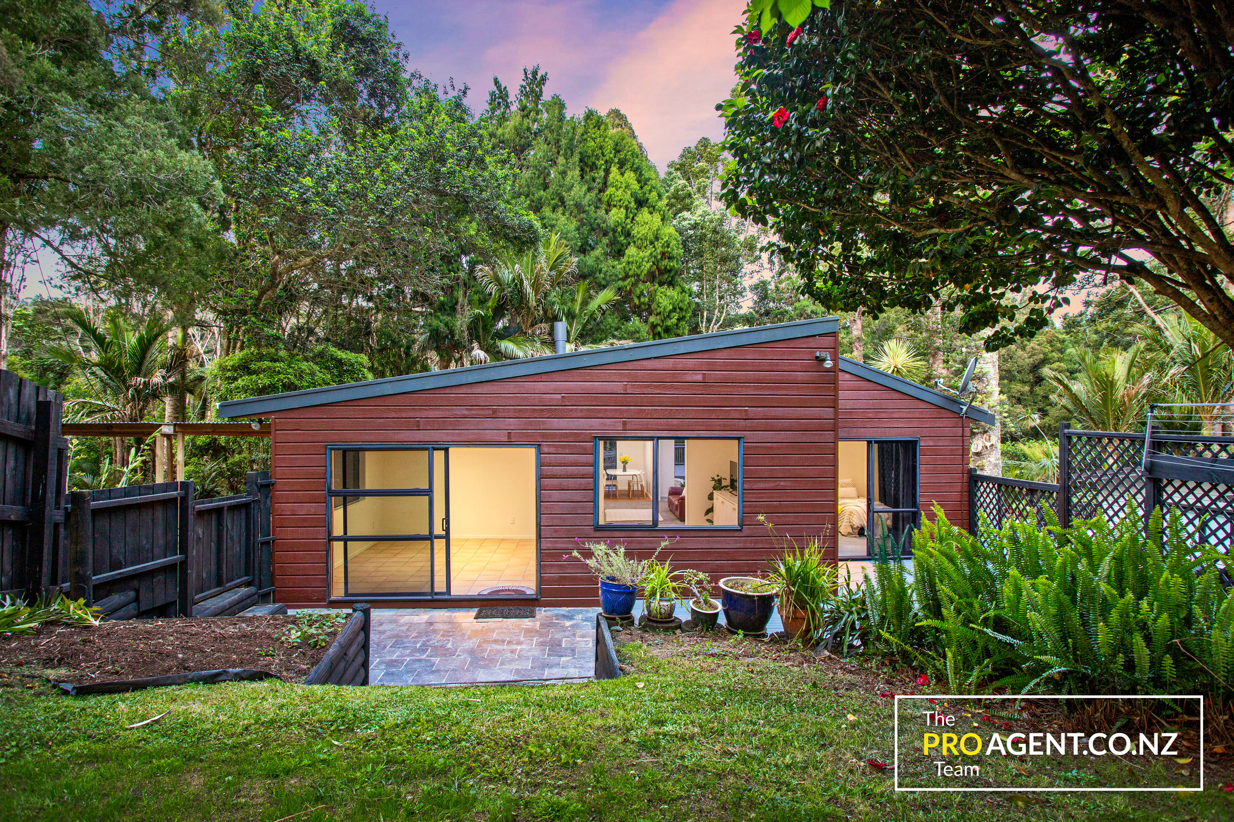 30 Sylvan Valley Avenue, Titirangi